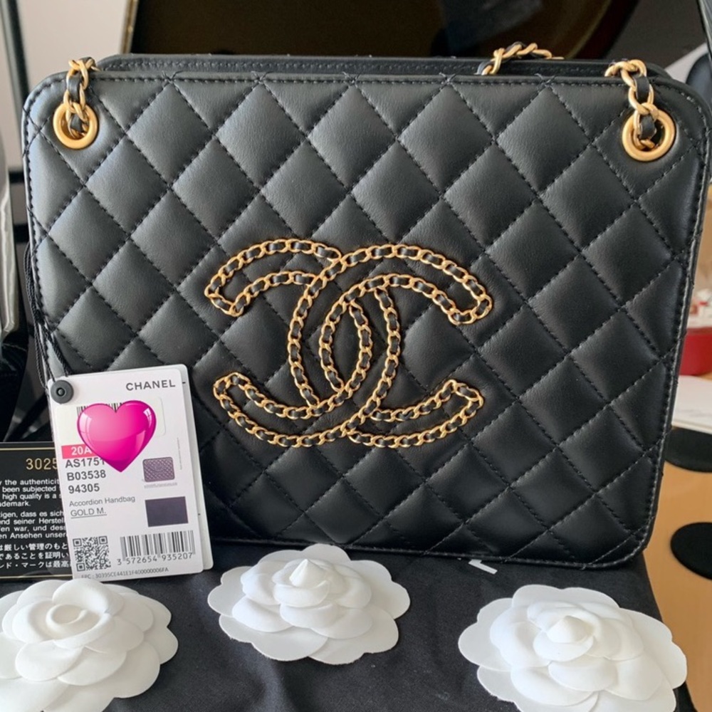 Chanel | 20A Black Lambskin Accordion Handbag